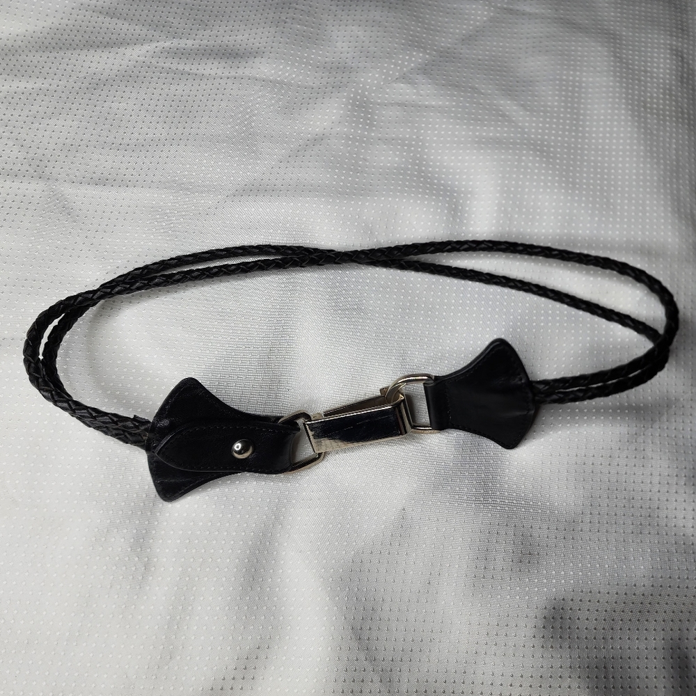 UNIQUE  Leather Brave belt. End to end 32"